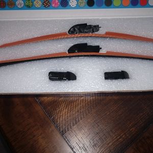 JEEP Gladiator JT orange fiber windshield wipers.